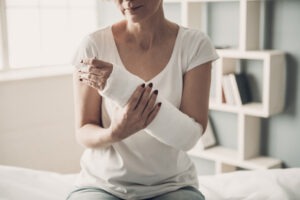 woman-holding-her-bandaged-arm-after-an-accident