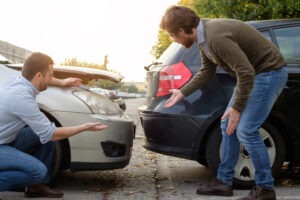 Two men arguing after a car wreck. You can hire a car accident lawyer in Plainfield, Indiana, to help in this situation.