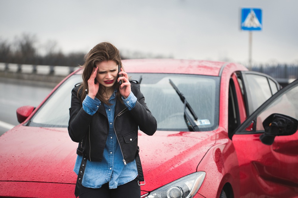 Woman calls 911 after accident on I-70 in Indiana.