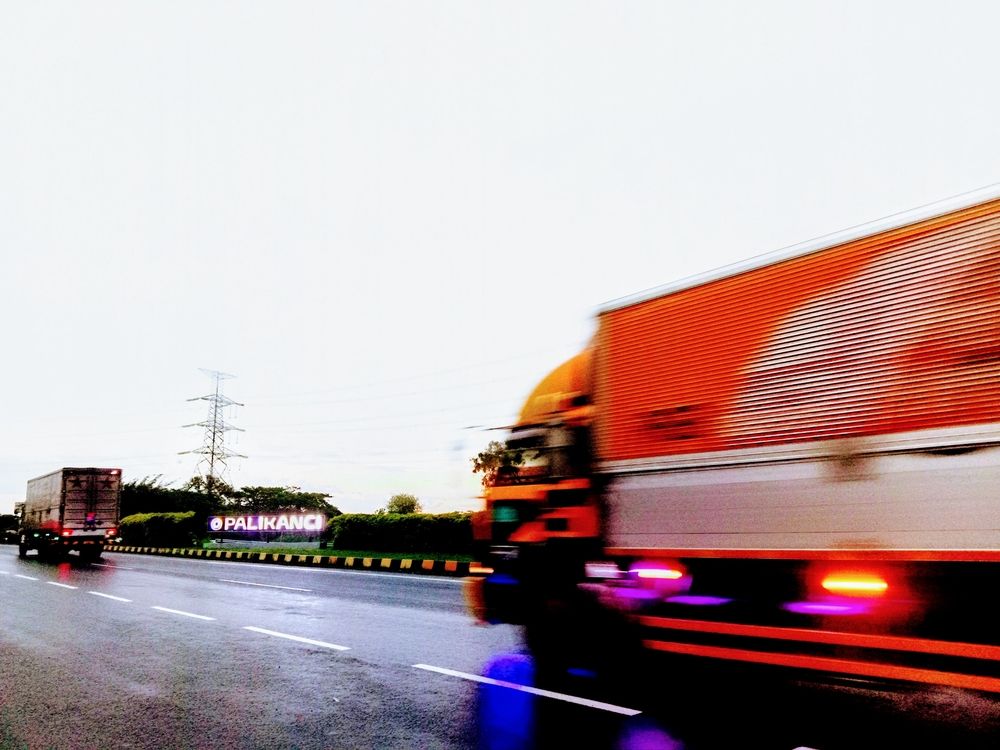 Delivery truck driving on a highway, the type of vehicle involved in Amazon delivery truck accidents in Indianapolis
